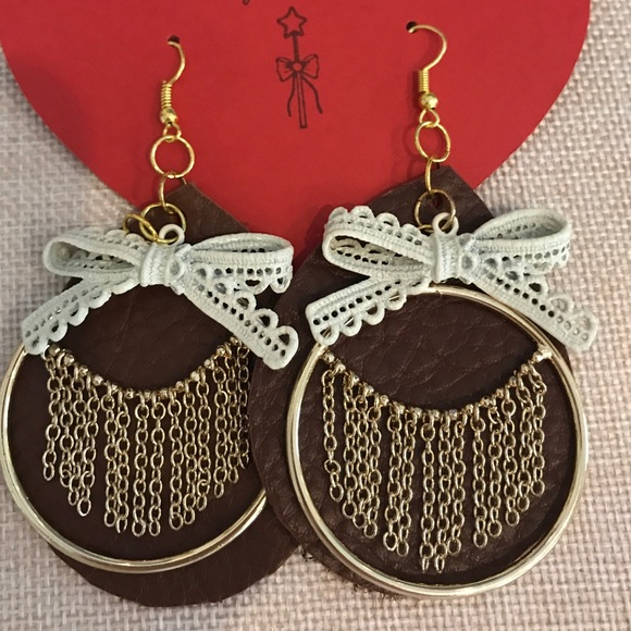 Handmade “put a bow on it” Earring - Picture 2 of 7